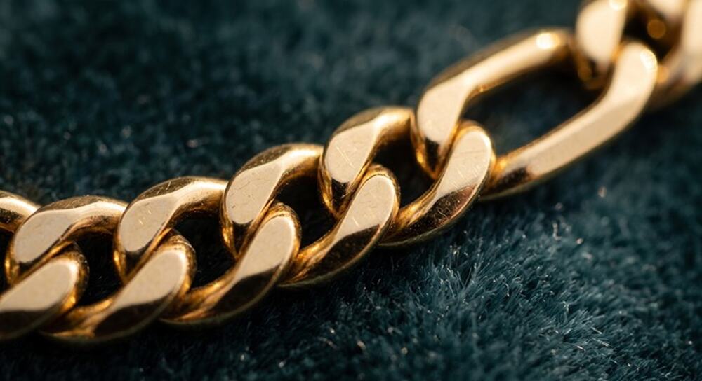 NWT 18k Gold Plated Curb Chain Bracelet | Tarnish-Free Minimalist Jewelry